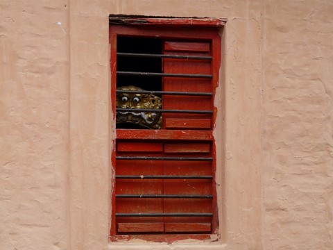 Masque maléfique, Inde